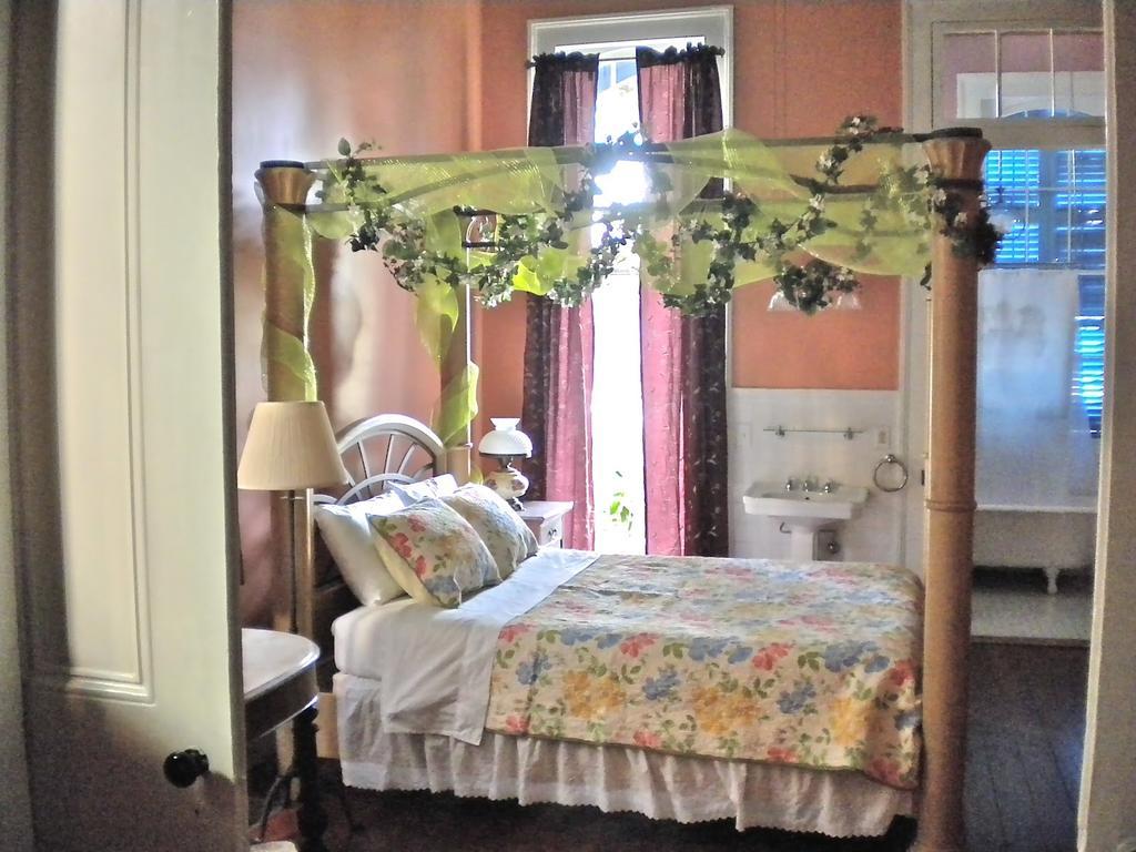 La Belle Esplanade Bed & Breakfast New Orleans Room photo